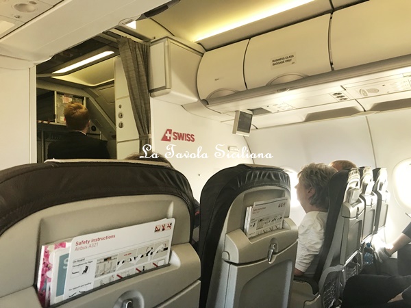 飛行機搭乗記 スイスエアに搭乗 エコノミークラス ビジネスクラス ラ ターボラ シチリアーナ La Tavola Siciliana